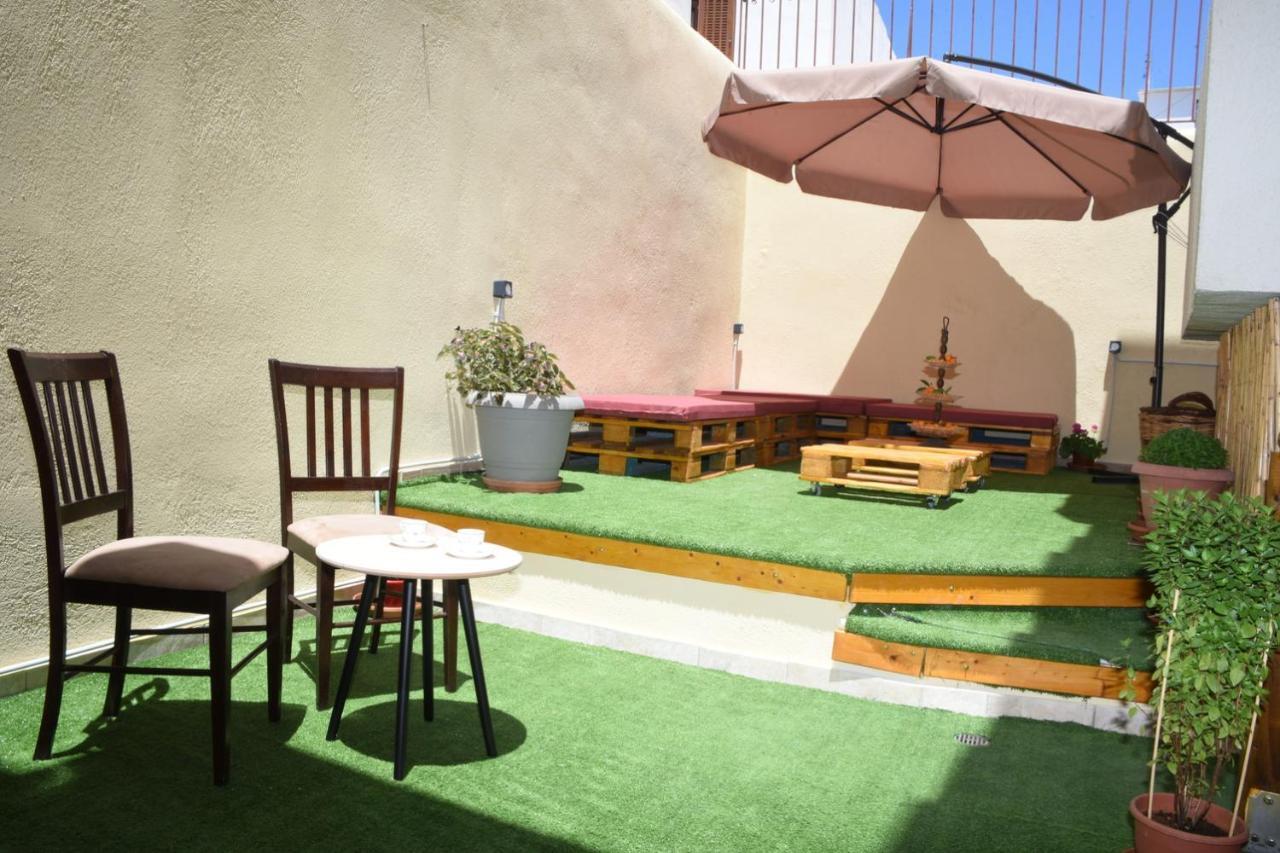 Little Yard & #1 Apartment